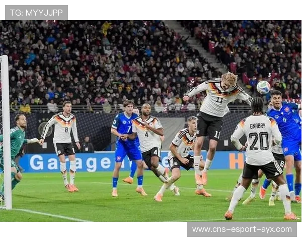 小组赛末轮“生死战”上演，球场氛围紧张